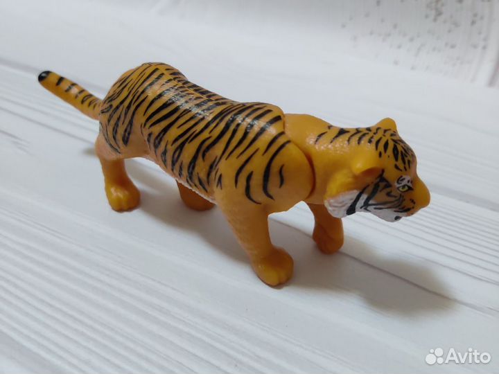 Kinder natoons тигр игрушка из киндер макси