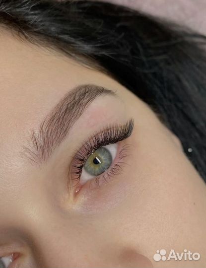 Модель на наращивание ресниц