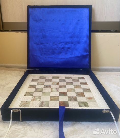 Шахматы из мрамора и оникса