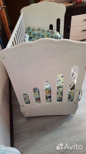 Детская кроватка с продольным маятником