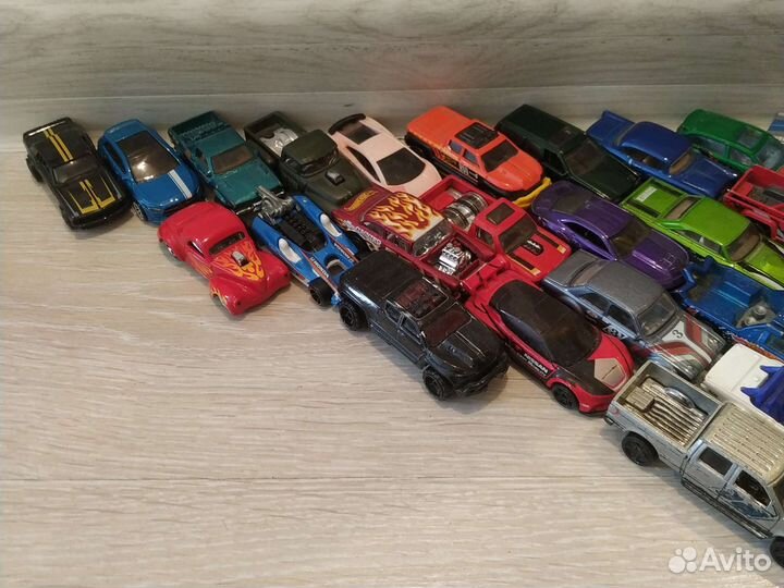 Hot wheels машинки