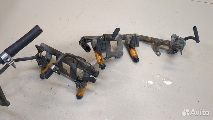 Форсунка топливная Subaru Forester (S10)