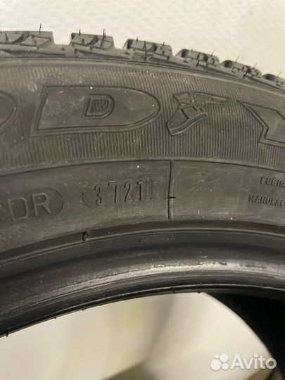 Goodyear UltraGrip Ice+ 215/55 R17 94T