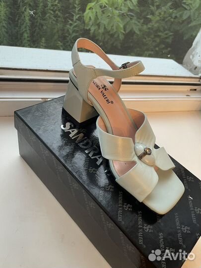 Босоножки женские