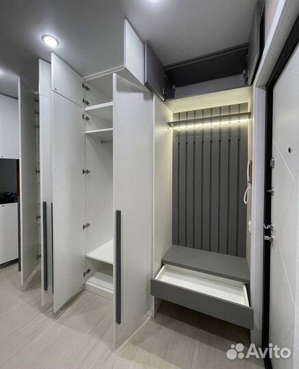 Шкаф в прихожую на заказ