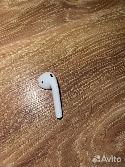 Левый наушник apple airpods