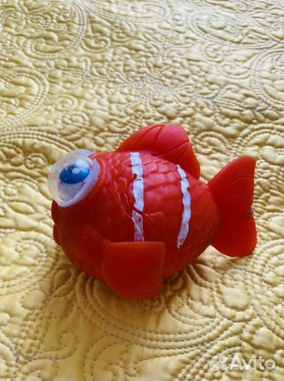 Рыбка игрушка с выпячиваемыми глазами