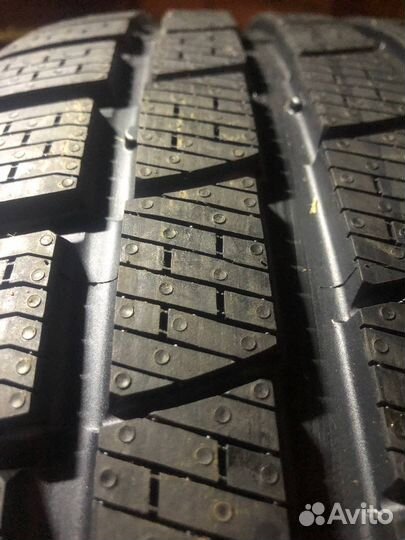 Pirelli P Zero Winter 255/45 R19 104V