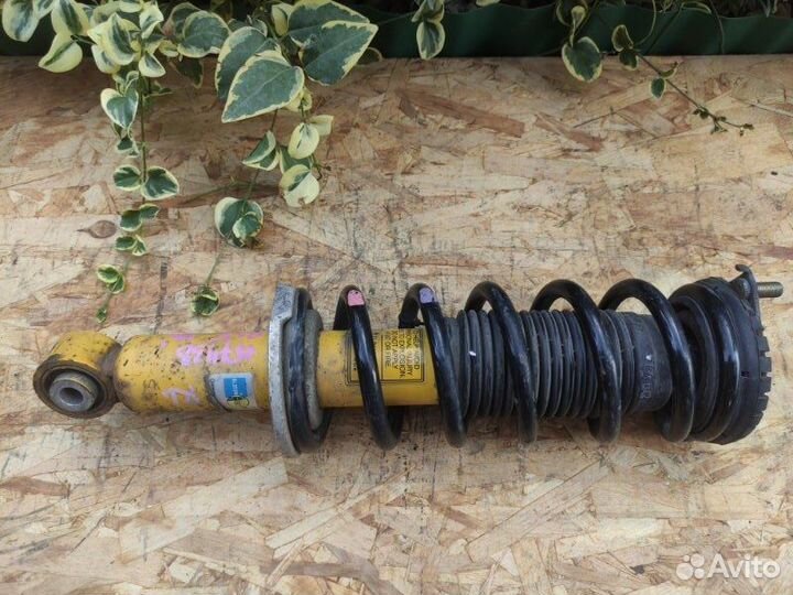 Стойка подвески задняя левая Subaru Legacy BL5