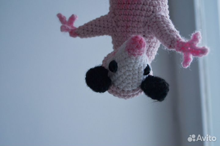 Вязаная игрушка опоссум