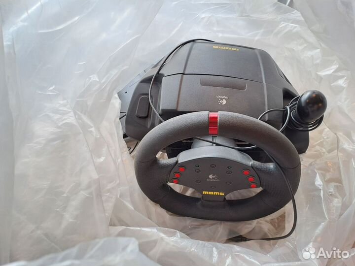 Руль и педали Logitech Momo Racing