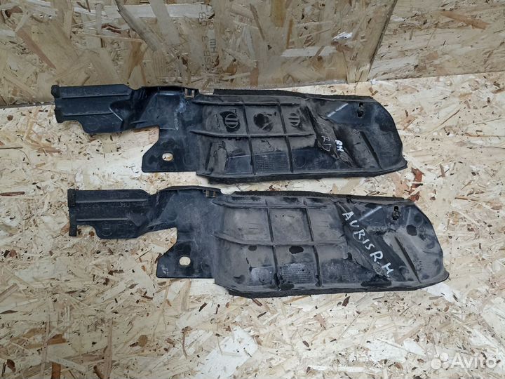 Пыльник переднего правого крыла Toyota Auris