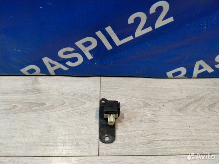 Датчик airbag передний правый Toyota Mark Ii GX105