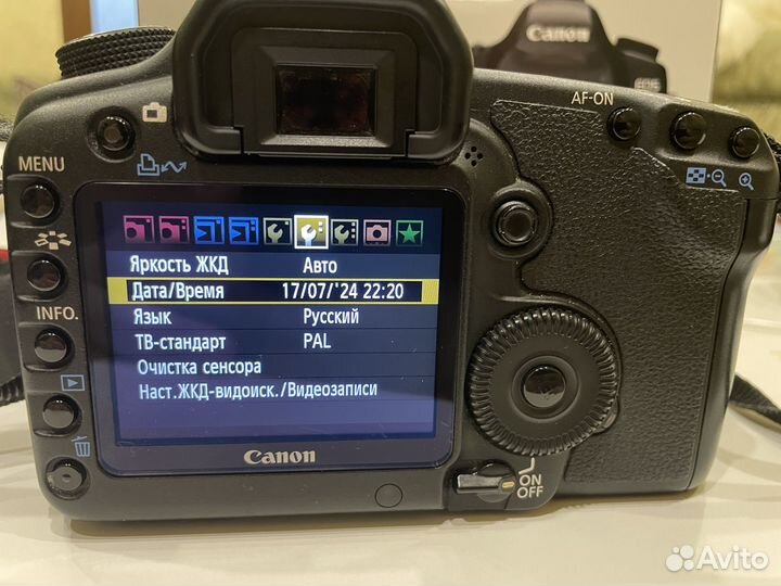 Зеркальный фотоаппарат Canon EOS 5D Mark II