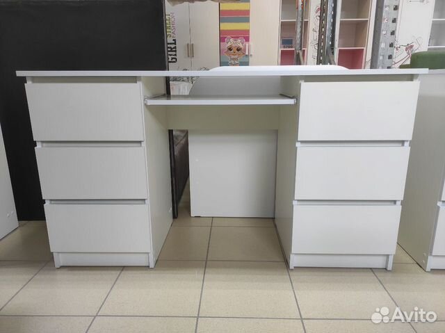 Компьютерный стол белый