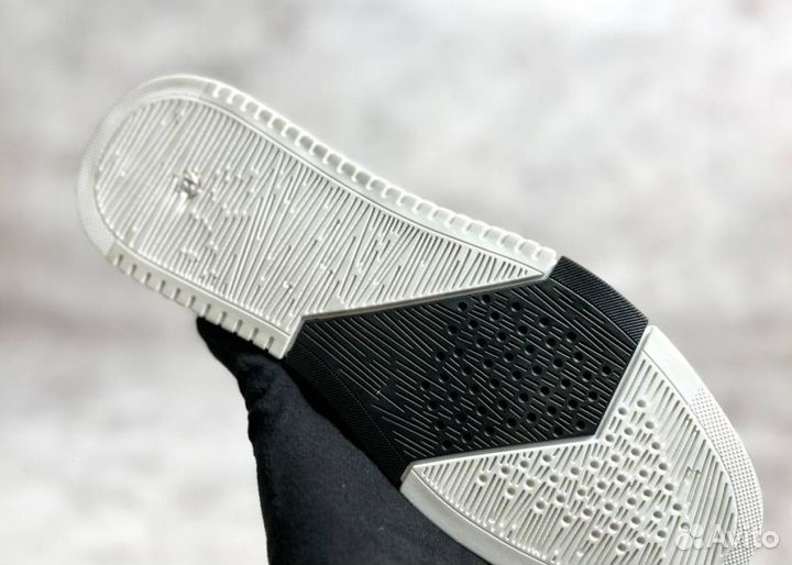 Кроссовки Boss надежные