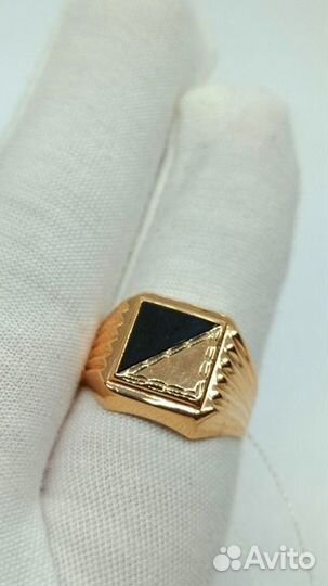 Золотое кольцо с камнем 20р