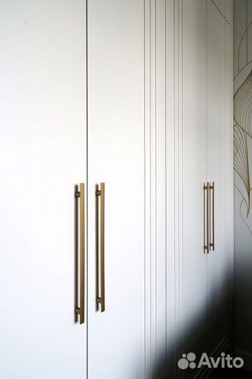 Шкаф распашной белый