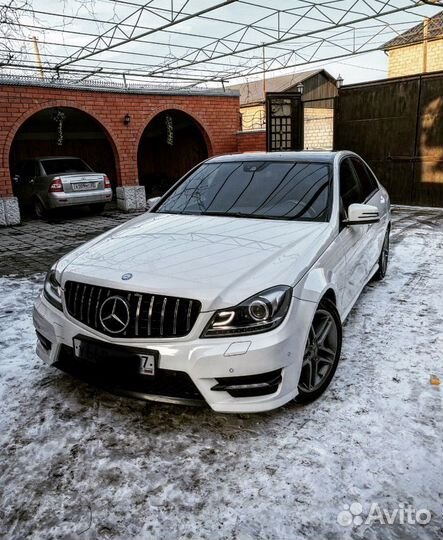 Бампер на w204