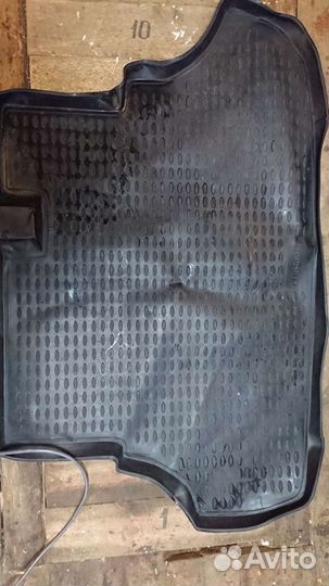 Коврик в багажник ланцер 10