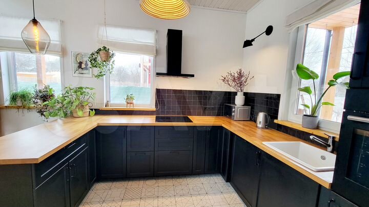 Дом 175 м² на участке 5 сот.