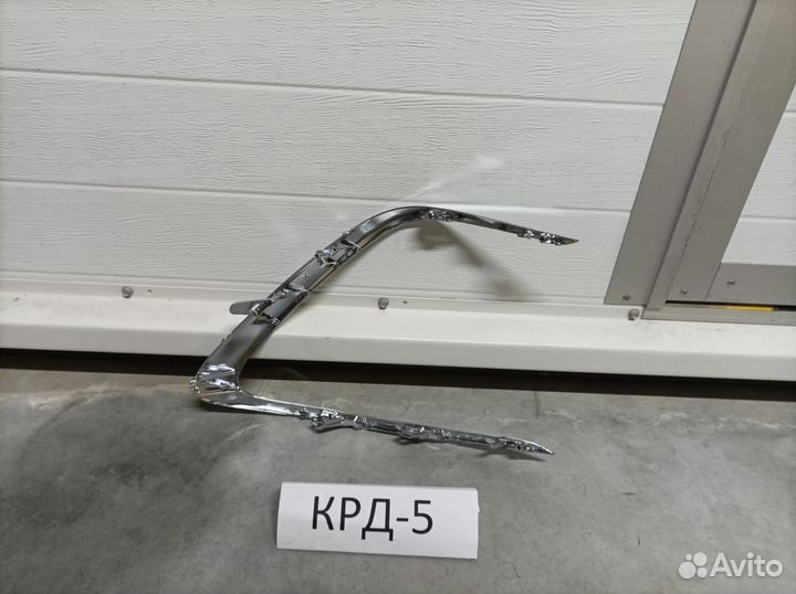 Молдинг бампера переднего Camry 8 хв70 2017