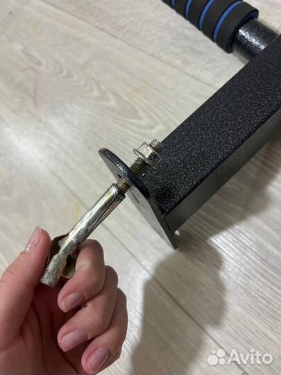 Турник настенный