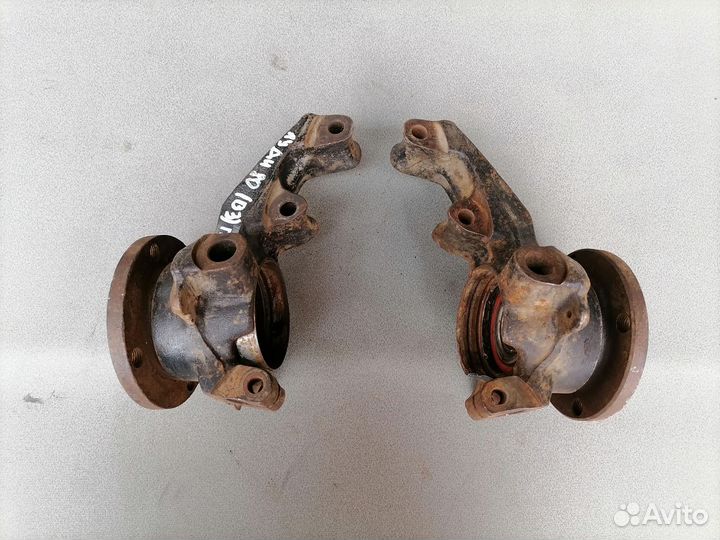 Кулак поворотный передний для Audi 80 (B3) 1990г