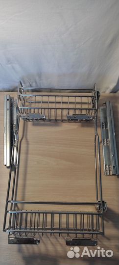 Корзина выдвижная с доводчиком для навесного шкафа