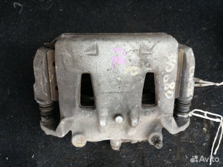 Суппорт передний правый Nissan Serena C25 MR20