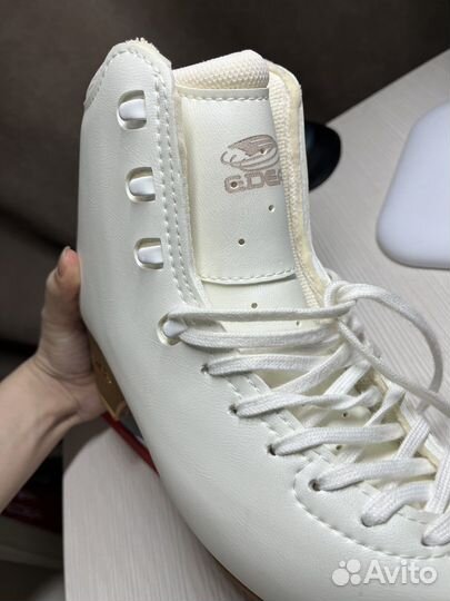 Фигурные коньки edea 255