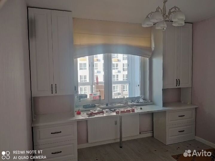 Рабочая зона: шкаф, стеллаж, стол, полки