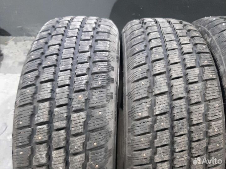 Cooper Weather-Master S/T 215/60 R17