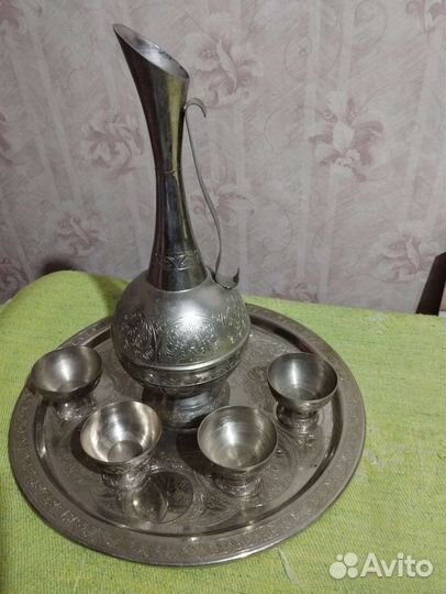 Сосуд мельхиоровый с рюмками