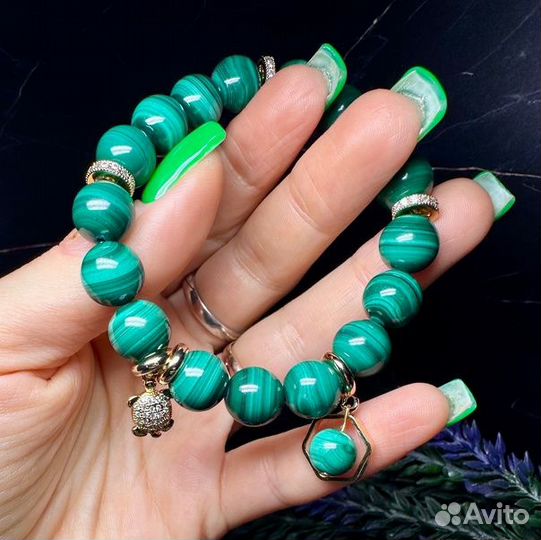 Браслет из малахита на резинке