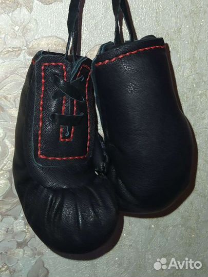 Брелок Боксерские перчатки в авто кожа