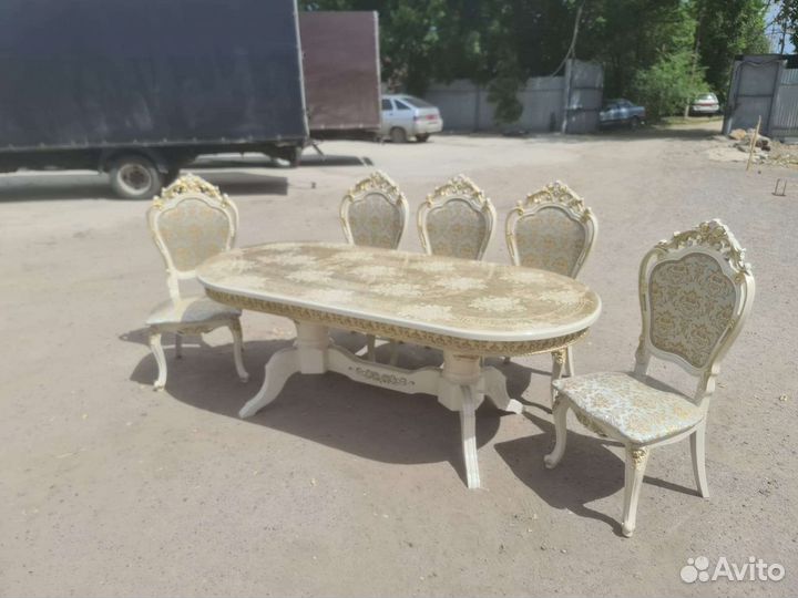 Столы и стулья