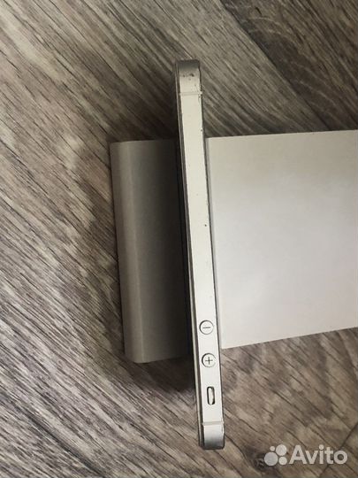 Телефон iPhone 5s