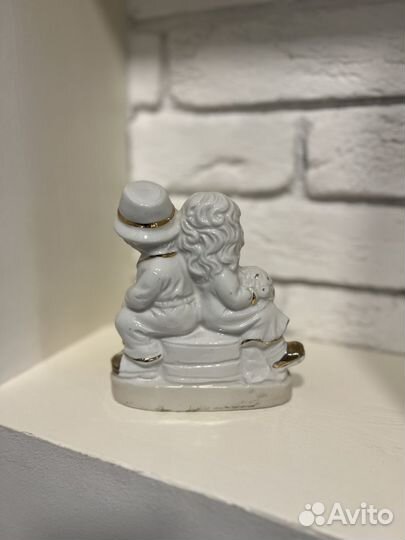 Статуэтка фарфор мальчик и девочка