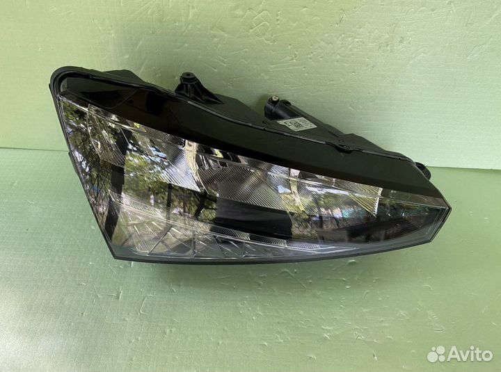 Фара правая Skoda Rapid 2