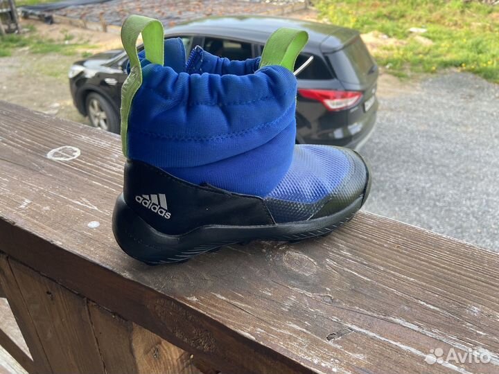 Продам детские ботинки