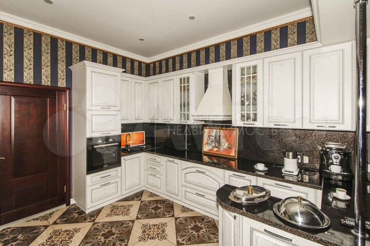 Дом 437,1 м² на участке 15 сот.