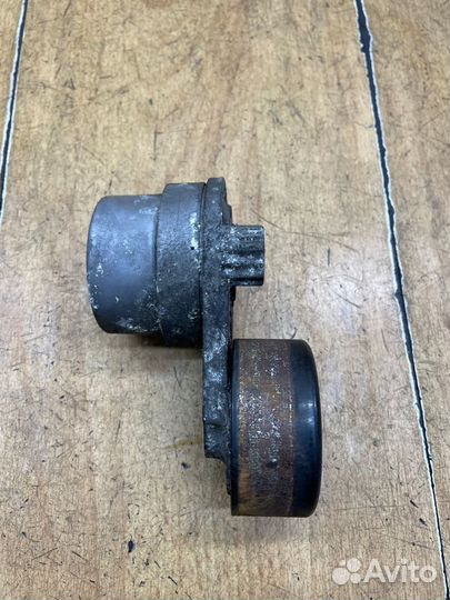 Натяжной ролик приводного ремня Opel Meriva A