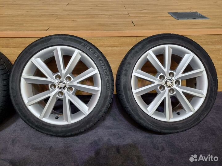 Skoda Antia R16, Липучка Minerva 215/45/16