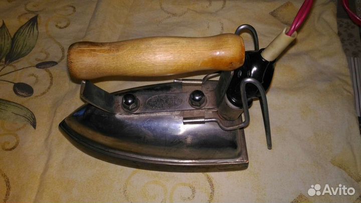 Утюг электрический 1955 года