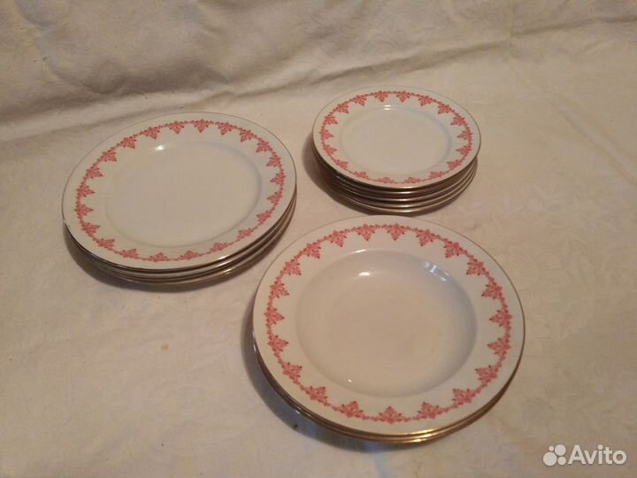 Сервиз столовый фарфоровый.Тарелки.Чехия