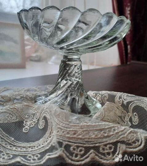 Старинная вазочка фруктовница на ножке креманка