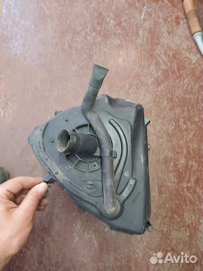 Корпус воздушного фильтра Ауди А8 Д3