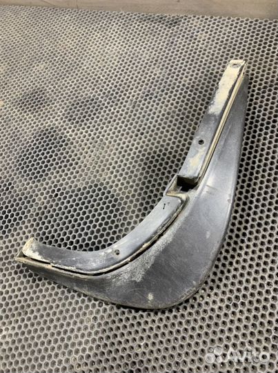 Брызговик задний правый Skoda Octavia A5