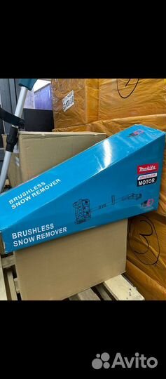 Снегоуборочная машина с АКБ